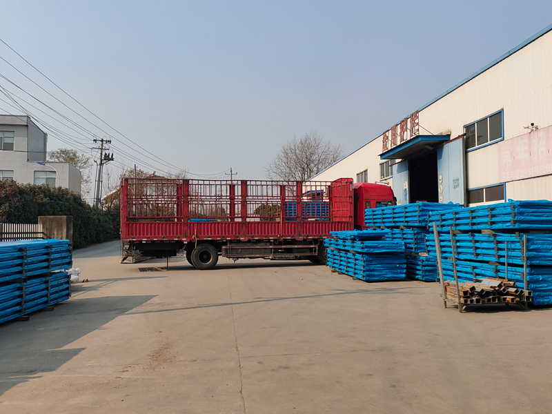 2024年12月21日鋅鋼百葉窗裝車發貨！