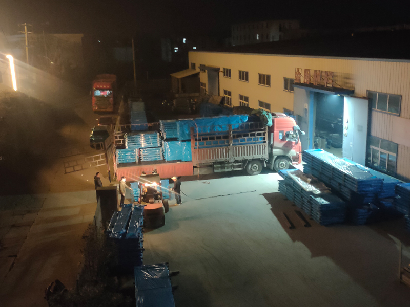 2024年12月24日鋅鋼陽臺護欄裝車發貨！