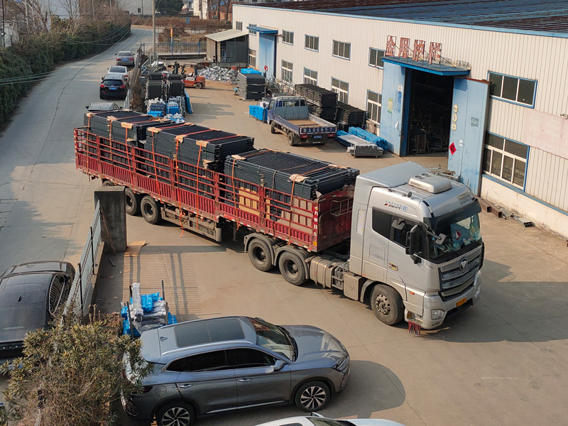 2025年2月25日鋅鋼圍墻護(hù)欄裝車發(fā)貨! 2025年2月25日鋅鋼圍墻護(hù)欄裝車發(fā)貨!