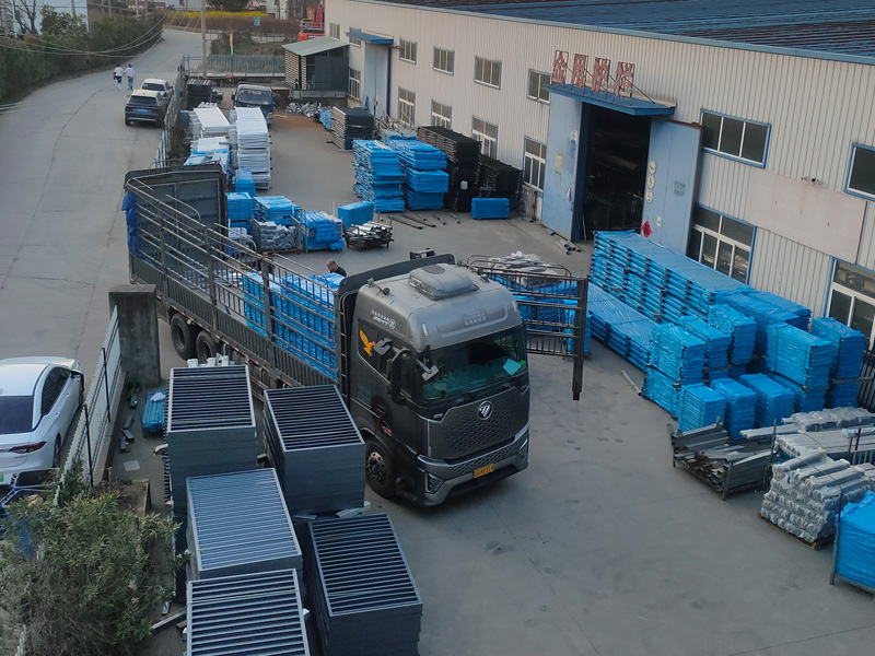 2025年3月23日鋅鋼連廊欄桿裝車發貨！