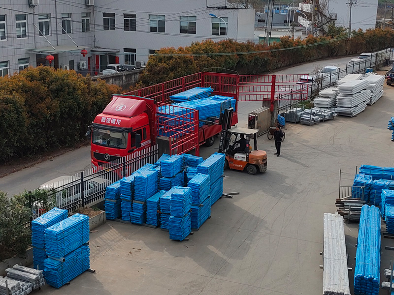 2025年4月3日鋅鋼陽臺欄桿裝車發(fā)貨! 2025年4月3日鋅鋼陽臺欄桿裝車發(fā)貨!