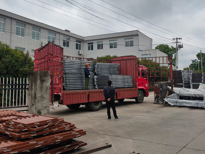 2025年5月10日鋅鋼樓梯欄桿裝車發(fā)貨! 2025年5月10日鋅鋼樓梯欄桿裝車發(fā)貨!