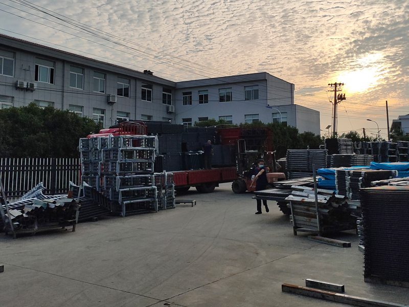 2025年6月10日鋅鋼護窗欄桿裝車發貨！