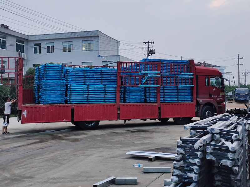 2025年6月12日鋅鋼連廊欄桿裝車發貨！