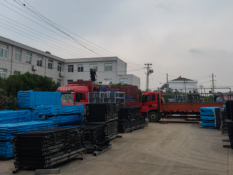 2025年6月14日鋅鋼陽臺護欄裝車發(fā)貨! 2025年6月14日鋅鋼陽臺護欄裝車發(fā)貨!