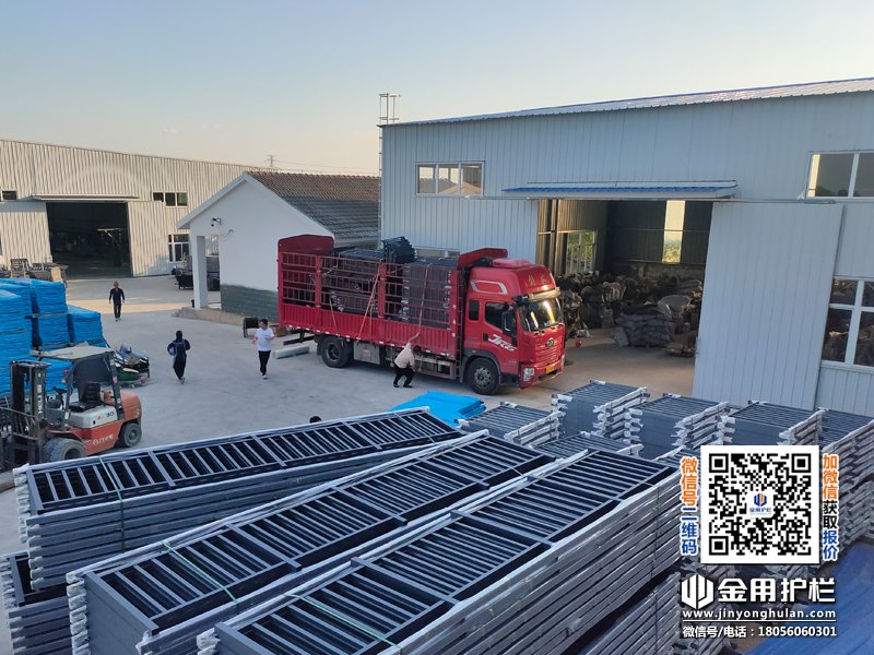 2025年7月23日鋁合金陽(yáng)臺(tái)護(hù)欄裝車發(fā)貨! 2025年7月23日鋁合金陽(yáng)臺(tái)護(hù)欄裝車發(fā)貨!