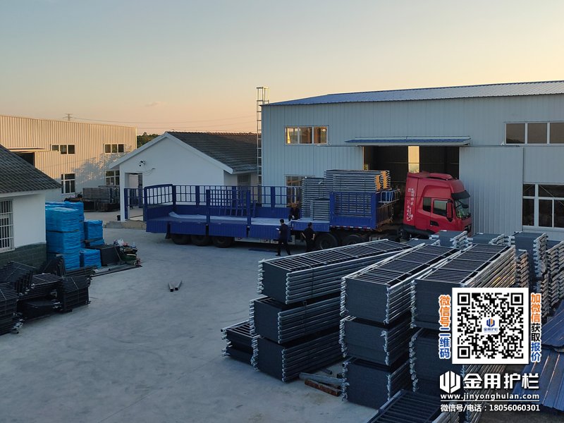 2025年7月24日鋅鋼護窗欄桿裝車發貨! 2025年7月24日鋅鋼護窗欄桿裝車發貨!