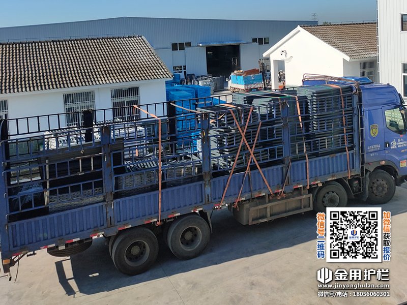 2025年8月16日鋅鋼百葉窗裝車發貨！